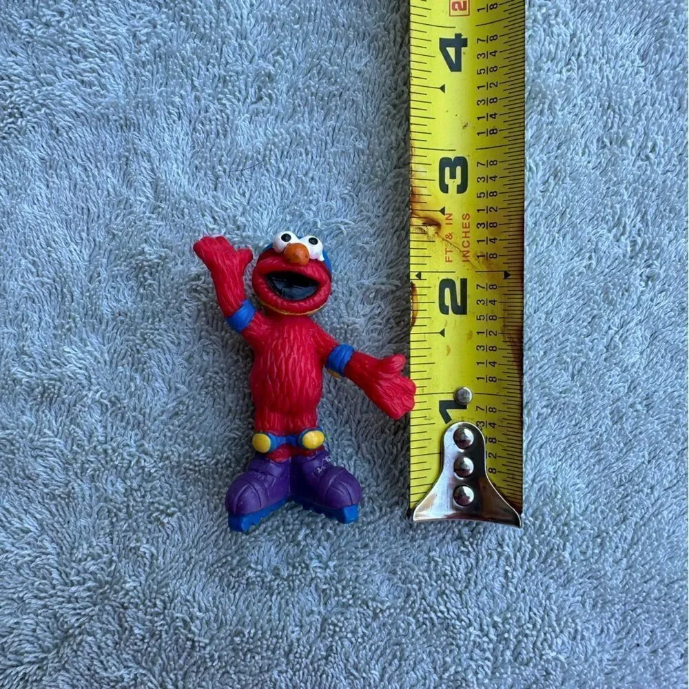 Fisher Price Sesame Street Roller Blading Skating ELMO Collectible Figure